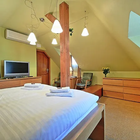 Гостевой дом Tyn Courtyard Guestrooms Прага