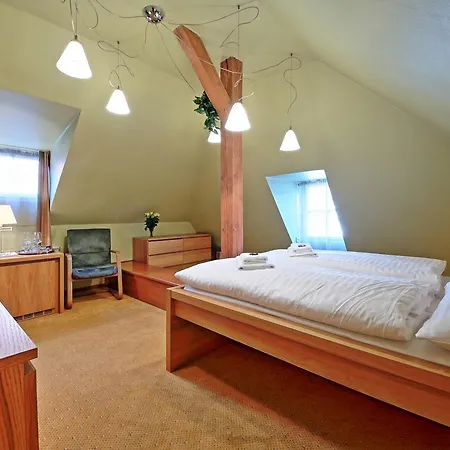 Tyn Courtyard Guestrooms Гостевой дом