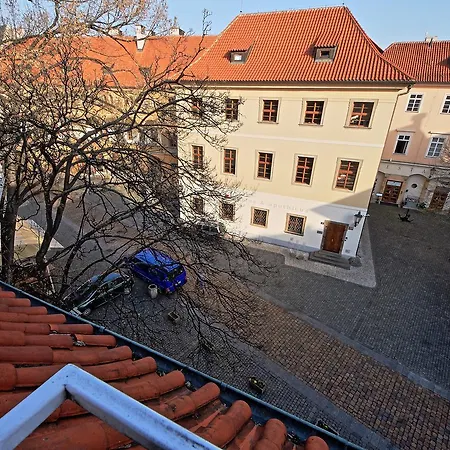 Tyn Courtyard Guestrooms Гостевой дом